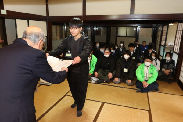 24/03/25 津田インターアクト部に感謝状　野田まちづくり協議会が贈る　「一緒に町を良くしていきたい」