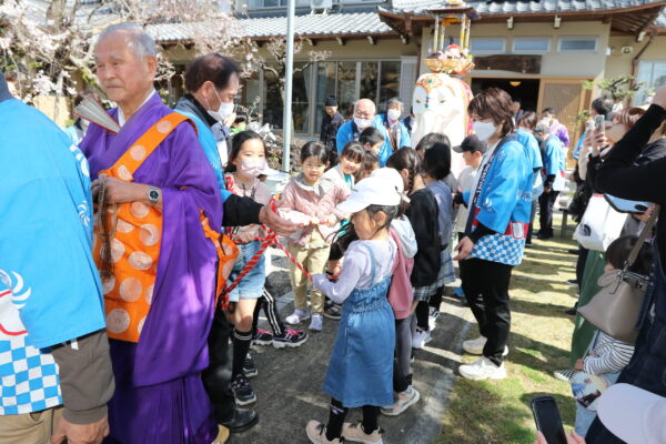 24/04/01 甘茶かけや白象の境内パレード　一乗寺で花祭り