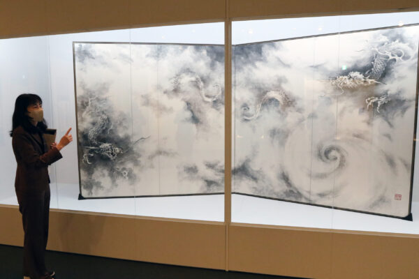 24/04/05 竜の変容を水墨で表現　元総理の美術作品展『細川護熙美の世界展』　菰野町のパラミタミュージアムで６月２日まで
