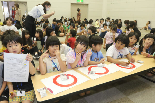 25/08/19 舌で学ぶ桑名の菓子文化　子ども約４５０人が参加　桑名福祉センター