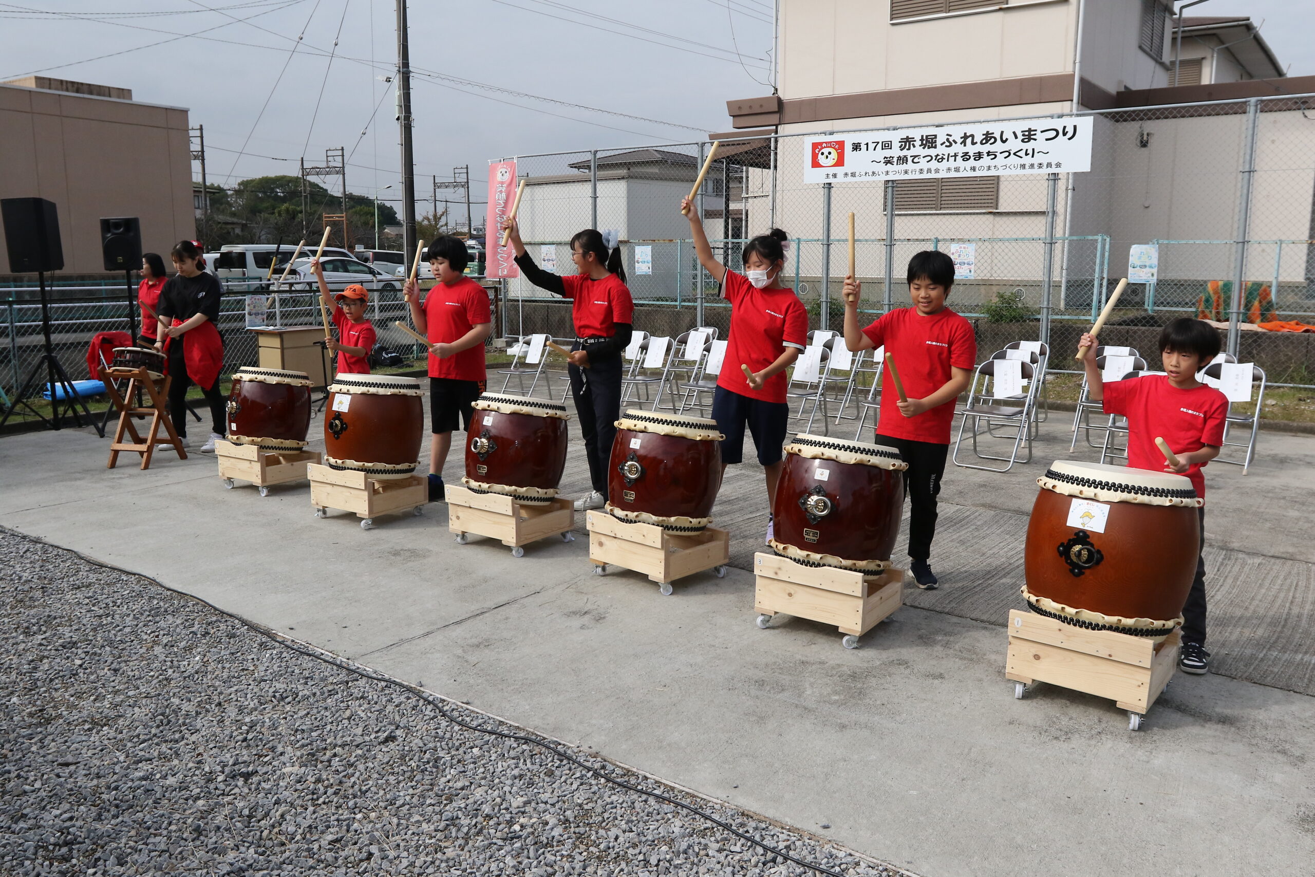 25/10/04 人形劇や多国籍料理で交流　26日　四日市市で赤堀ふれあいまつり