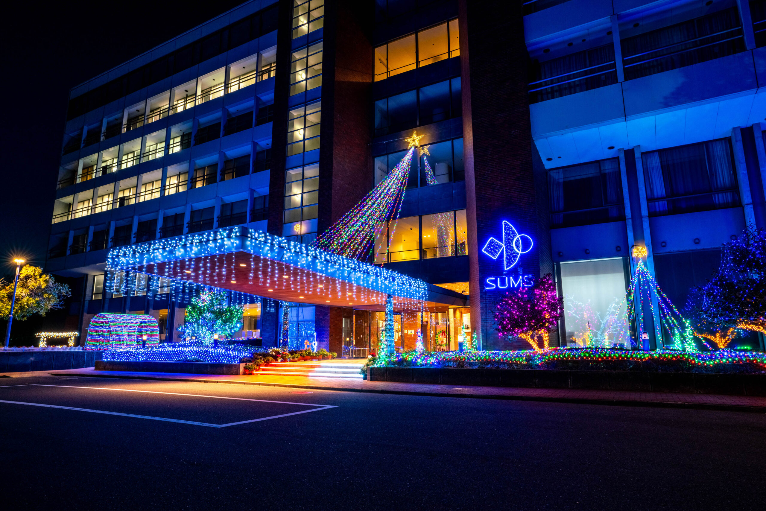 25/12/10 キャンパス彩るイルミネーション　鈴鹿医療科学大学　11日点灯式